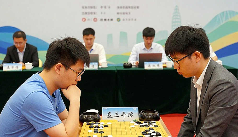 Elon Musk và Chess.com tranh cãi công khai về khả năng AI giải quyết cờ vua