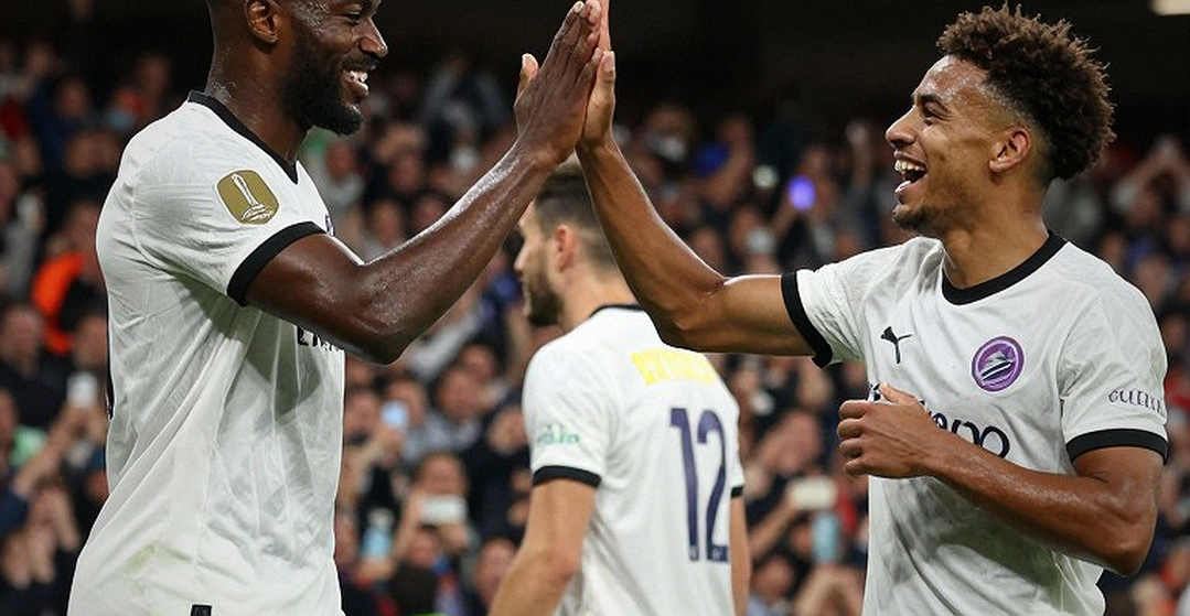 Thần hộ mệnh mệt mỏi của Al-Nassr: Khi một thủ môn dự bị được trả lương như người gác đền của cả một đế chế