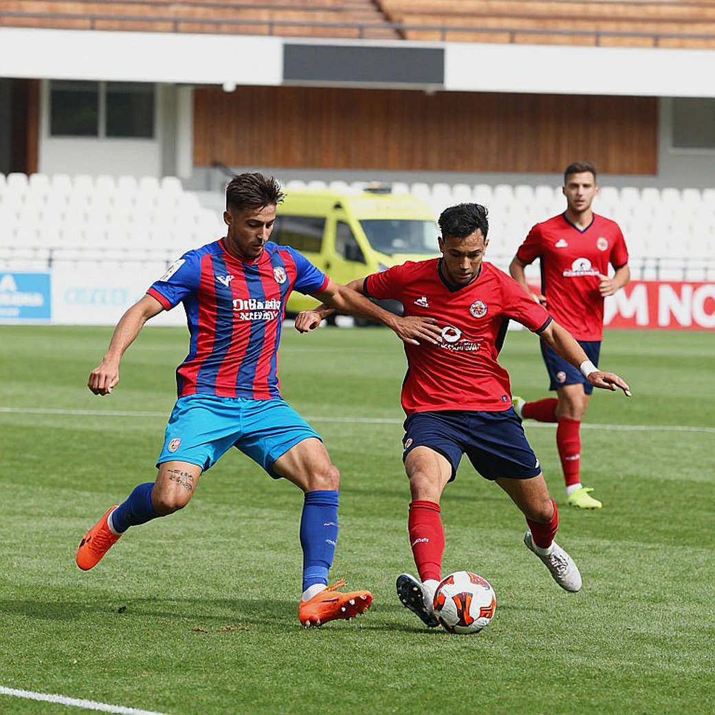 Kỳ chuyển nhượng V.League: Khi thị trường trả giá cho tiềm năng và bỏ quên con người