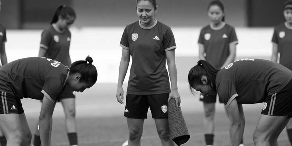 15 tuổi, một hộ chiếu chưa xác minh và lỗ hổng luật FIFA: Man United đang thua từ trước khi đàm phán