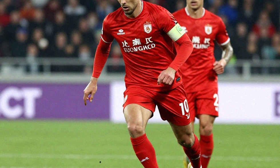 Đôi tay của Serhat và khoảnh khắc Galatasaray bị tước bàn thắng