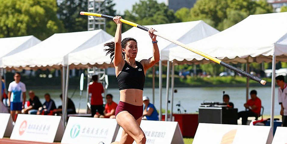 Amy Hunt, 22 giây 10 và tiếng nói phía sau đích chạy