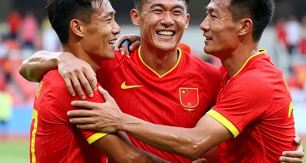 Khoảng trống 18 đến 22 tuổi: nơi bóng đá Việt Nam đánh mất cầu thủ của chính mình Khoảng trống 18 đến 22 tuổi: nơi bóng đá Việt Nam đánh mất cầu thủ của chính mình