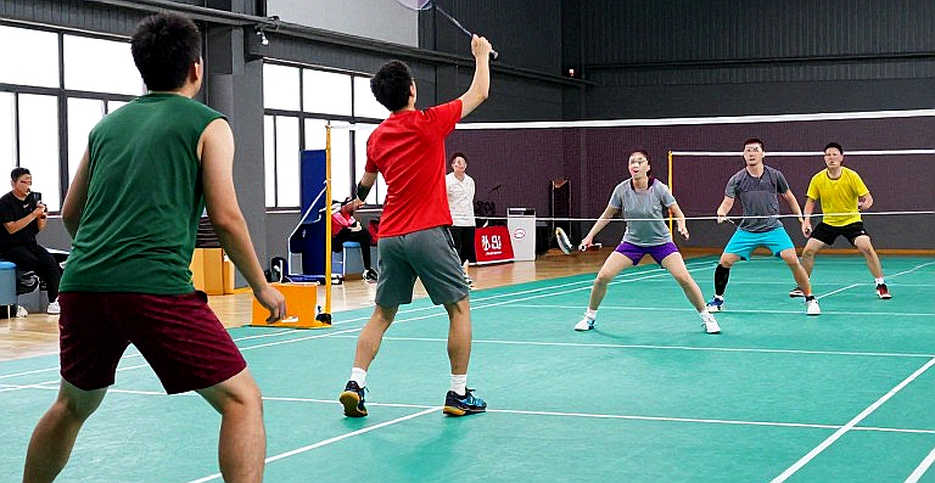 Alwi Farhan tập với Kento Momota trước Asian Games 2026: tín hiệu chuẩn bị và giới hạn của một buổi tập